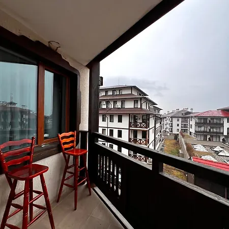 Dimitri Emerald , Near Gondola מלון דירות בנסקו