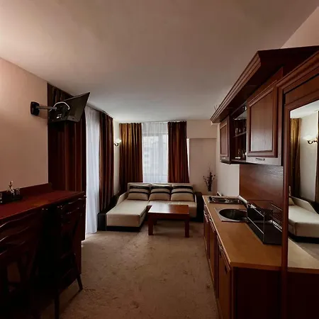 Dimitri Emerald , Near Gondola Bansko